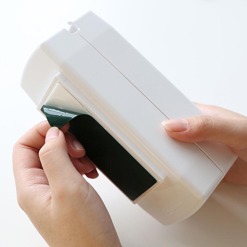 Distributeur de dentifrice avec porte brosse à dent