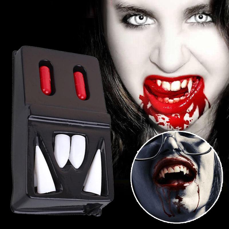 Dentier de vampire avec du faux sang