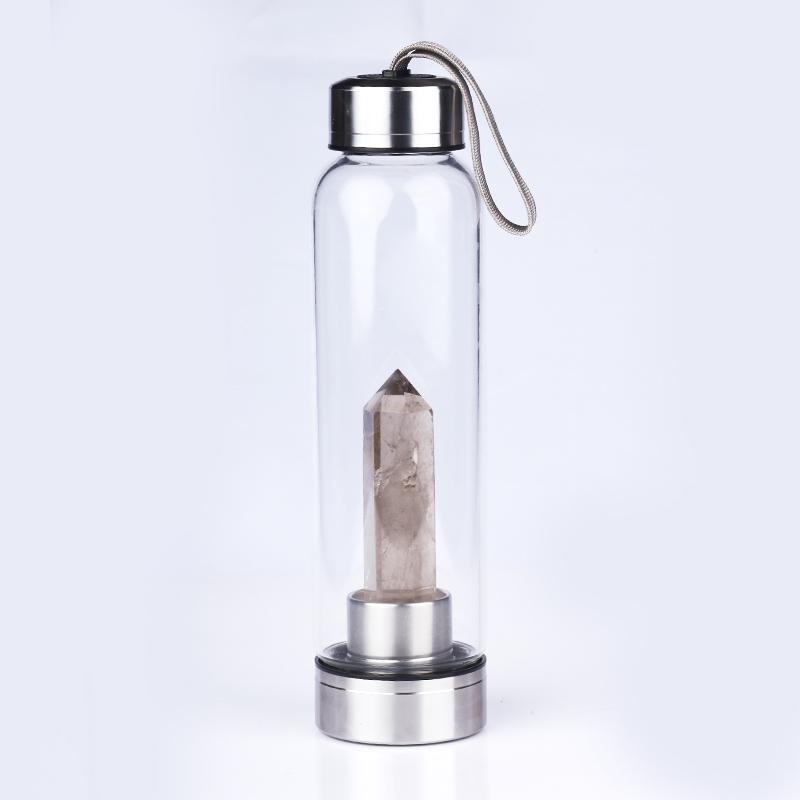 Bouteille d'eau avec pierre précieuse