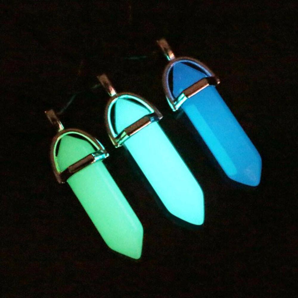 Pendentif hexagonal en pierres lumineuses avec chaine en cuir