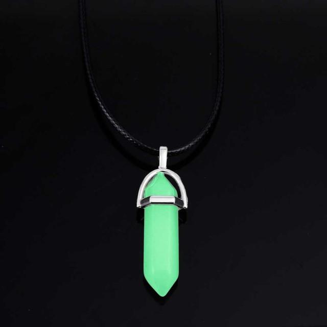 Pendentif hexagonal en pierres lumineuses avec chaine en cuir