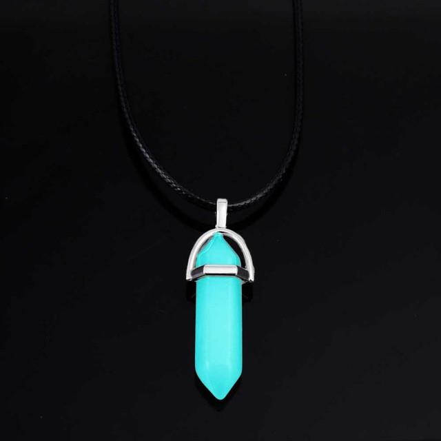 Pendentif hexagonal en pierres lumineuses avec chaine en cuir