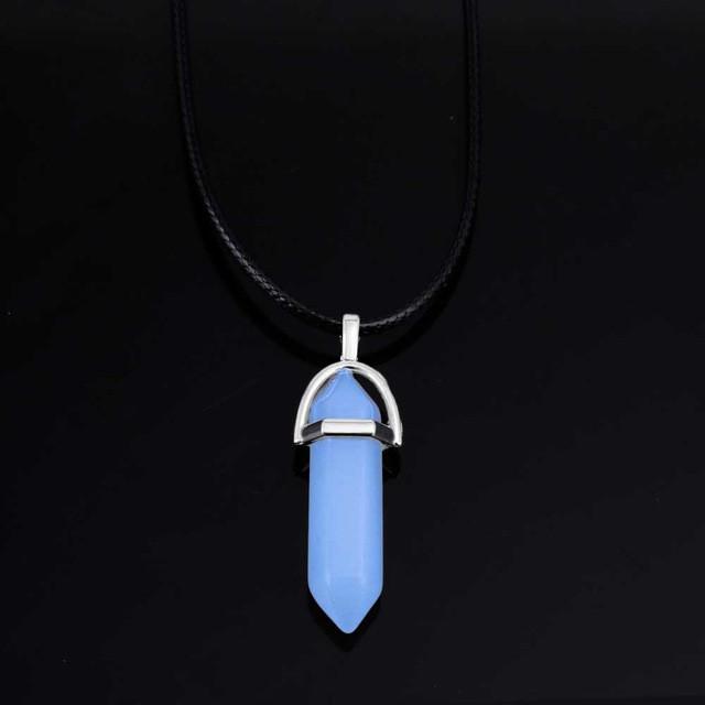 Pendentif hexagonal en pierres lumineuses avec chaine en cuir