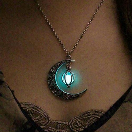 collier en lune lumineux portée