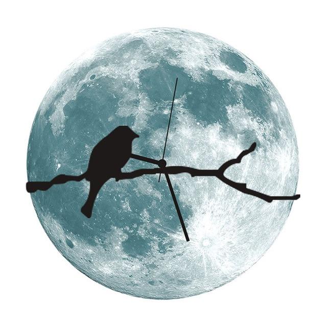 Horloge murale en forme de lune