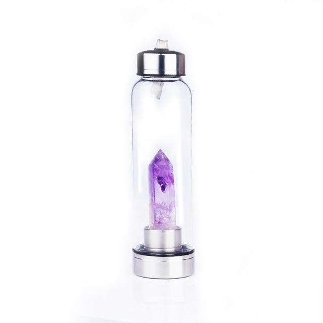 Bouteille d'eau avec pierre précieuse