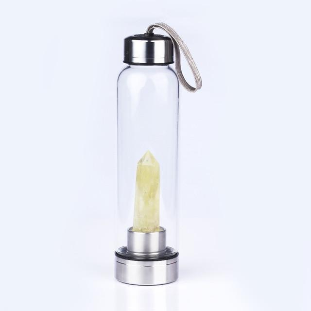 Bouteille d'eau avec pierre précieuse