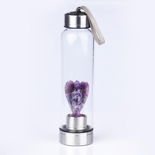 Bouteille d'eau avec pierre précieuse