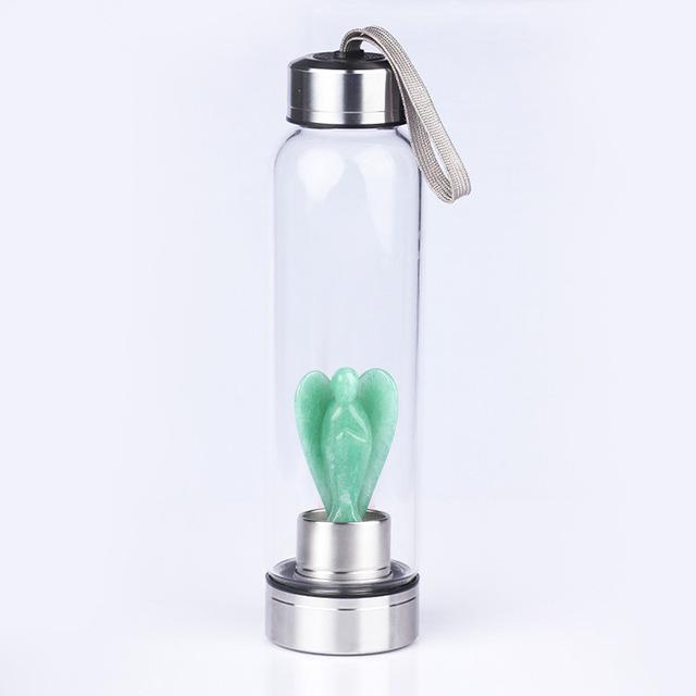 Bouteille d'eau avec pierre précieuse