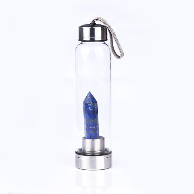 Bouteille d'eau avec pierre précieuse