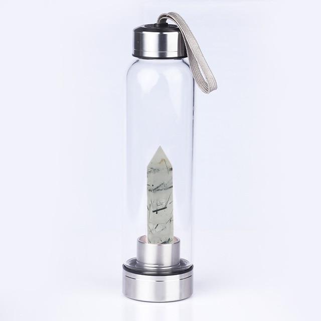 Bouteille d'eau avec pierre précieuse