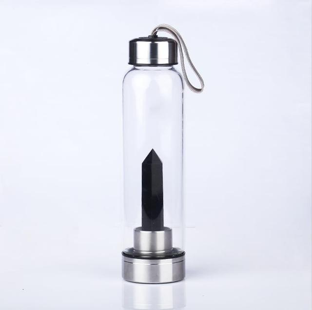Bouteille d'eau avec pierre précieuse