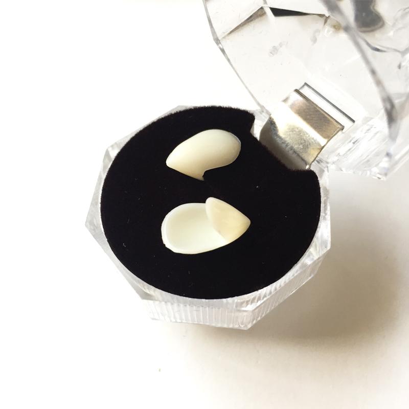 Deux dents de Vampires Pour Halloween