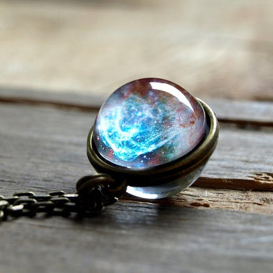 Collier avec pendentif univers